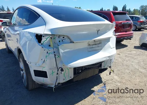 2023 Tesla Model Y Awd/Long Range Dual Motor All-Wheel Drive z USA, uszkodzony, nr VIN 7SAYGAEE1PF700262